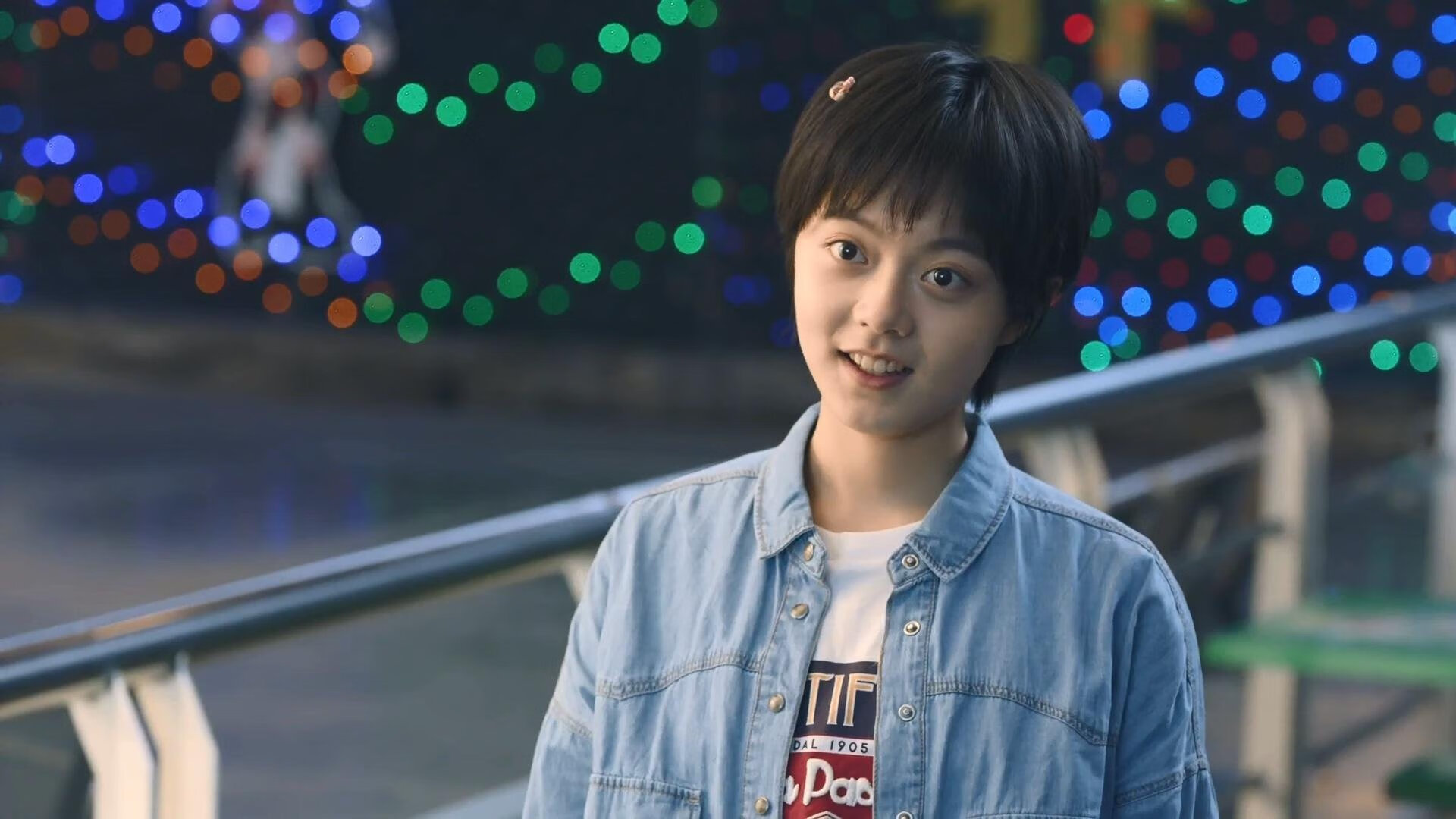 “三叉湖水上救生赛：选手在水中展开与时间赛跑的较量”