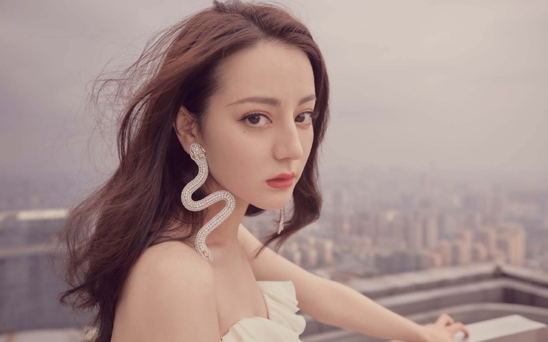 五大联赛是否提倡中前场球员持球强度训练应对逼抢，足球中场前锋