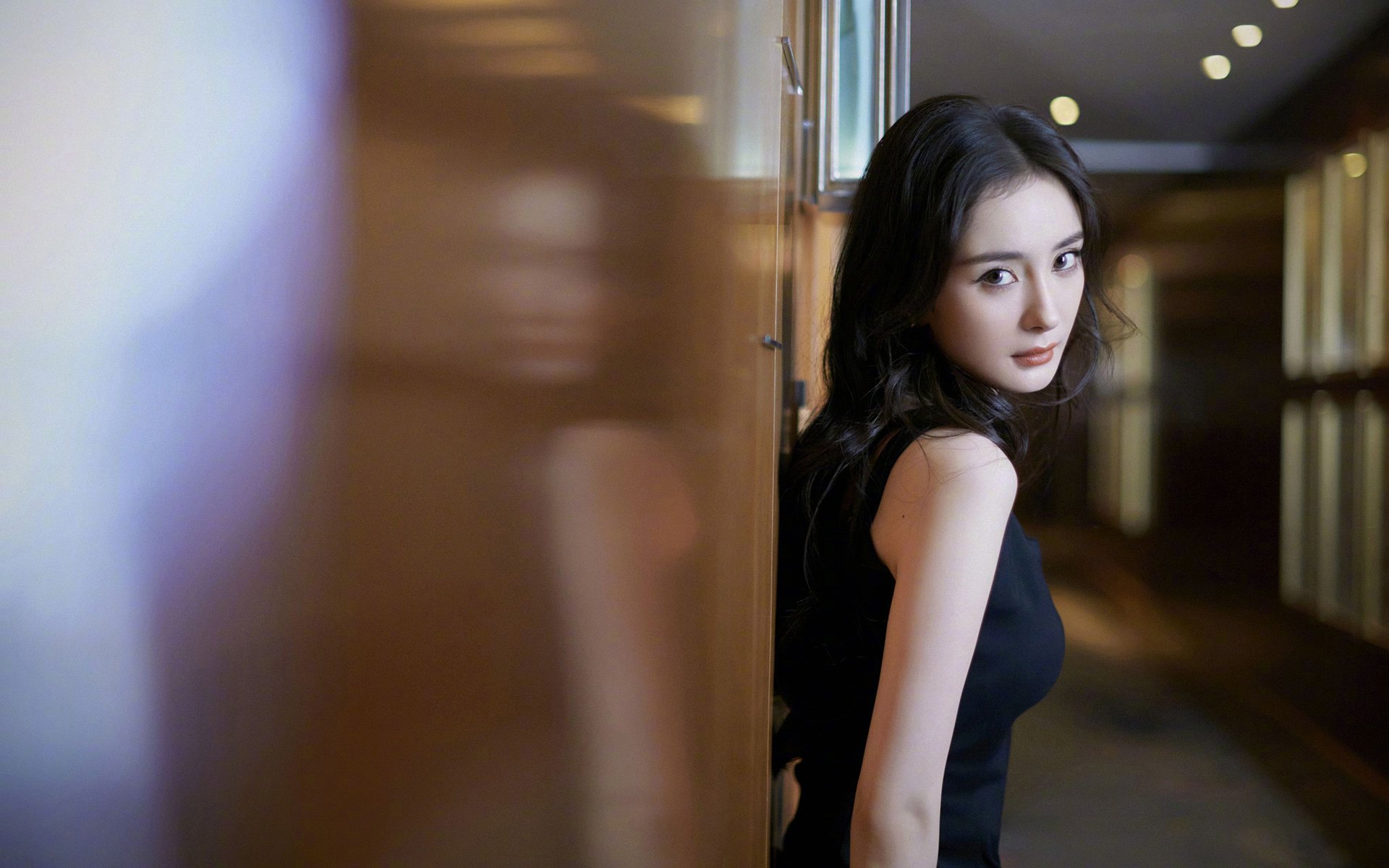 双前腰压迫第一线打破对手节奏，双前腰4222