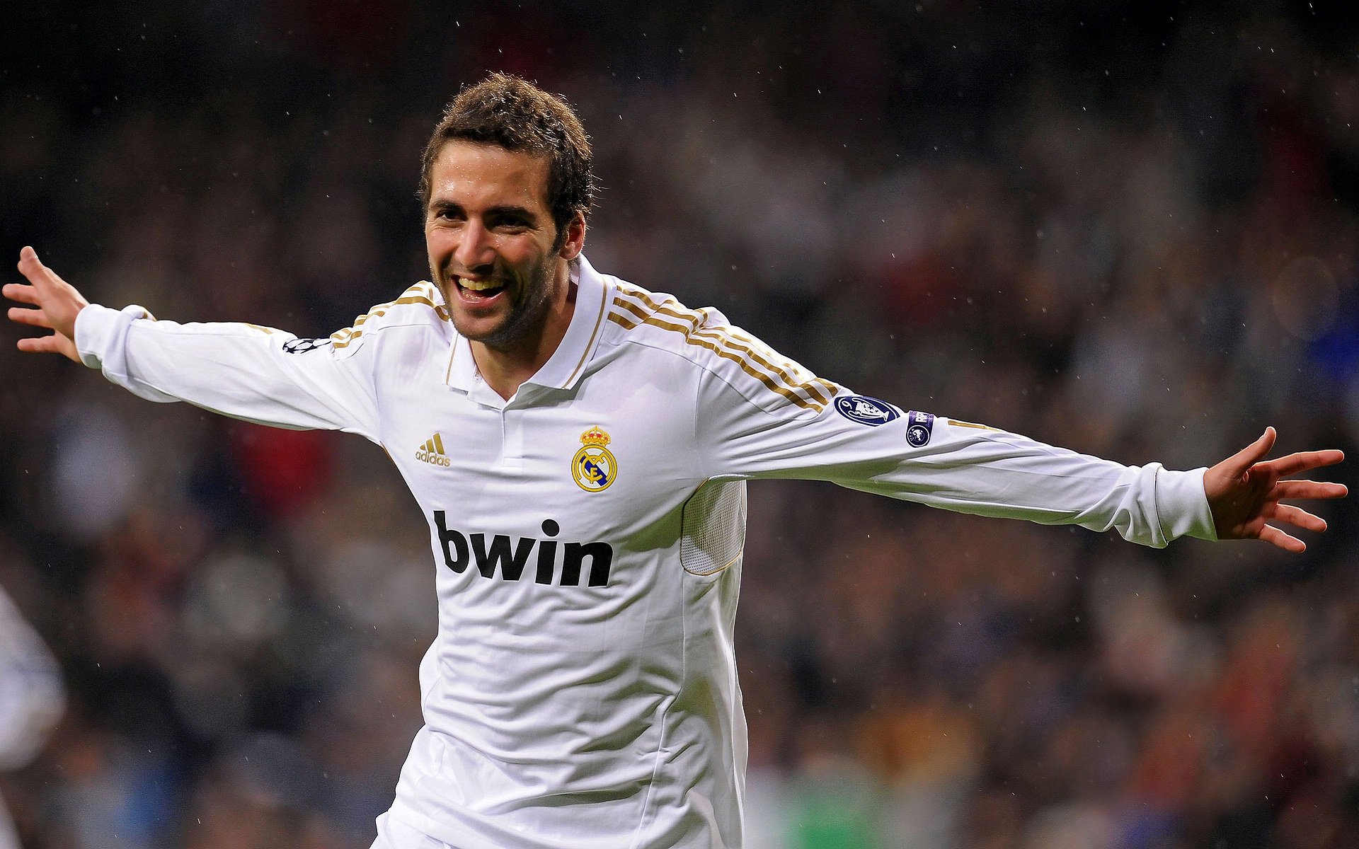 leyu乐鱼体育综合-英超射门瞬间：门将的绝佳扑救比拼，英超门将进球